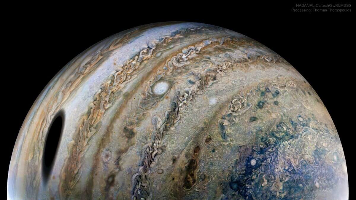 木星探査機ジュノーが撮影した木星
