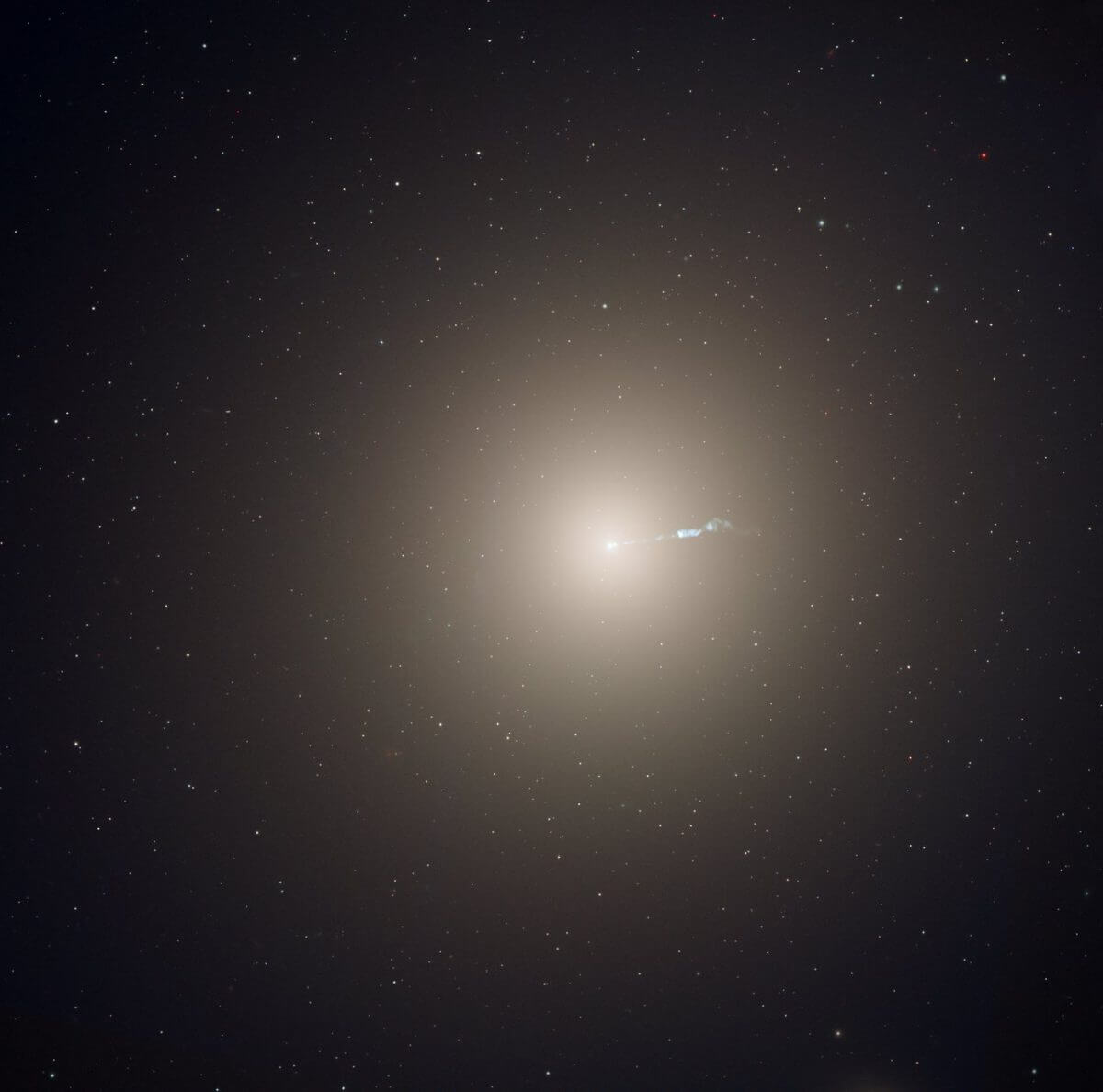 楕円銀河「M87