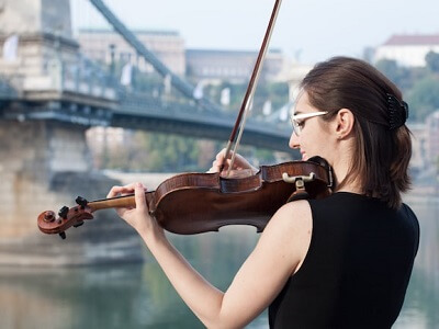 woman-violin-glasses-black-river.png