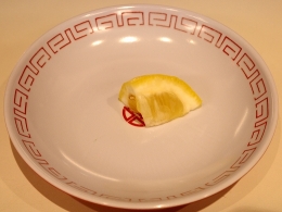脳天飯店・別皿のレモン
