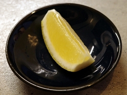 スープ料理 タマキハル・別皿のレモン
