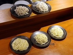 麺屋 たにぐち 難波店・５種類の自家製麺
