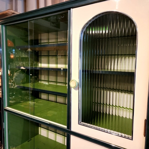 レトロポップなアーチ窓のガラスキャビネット（食器棚） - [Sold Out 